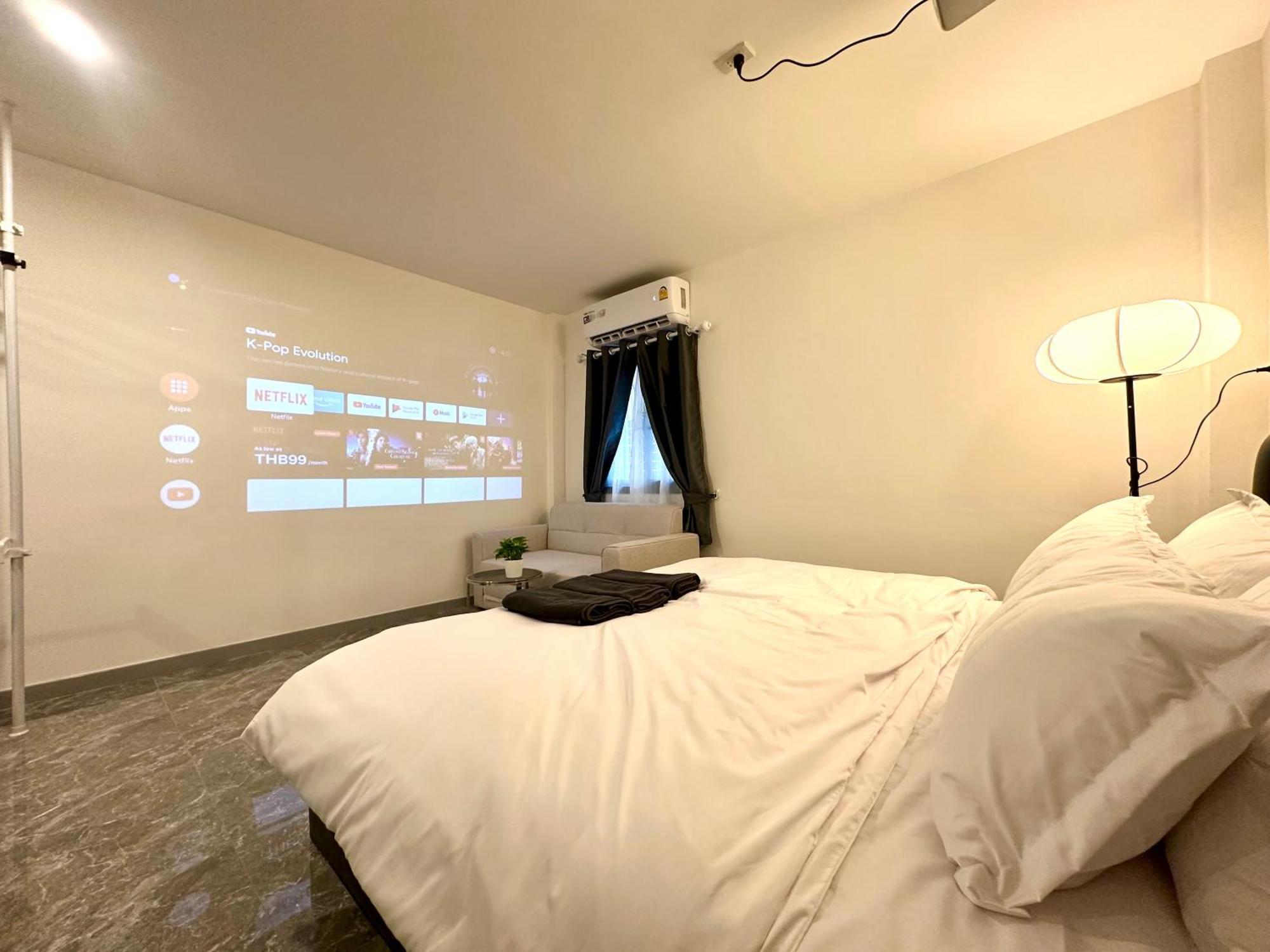 The White Den Chatuchak Bangkok Room photo